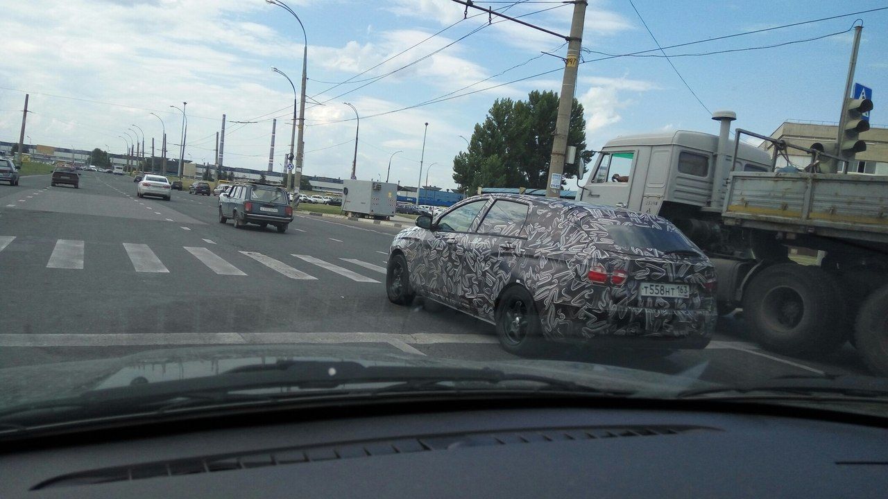 Фотошпионы "поймали" универсал LADA Vesta