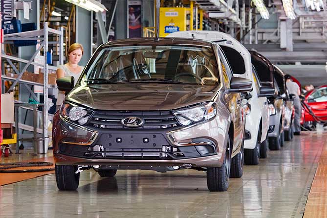 «АвтоВАЗ» приостановит производство «народного» автомобиля