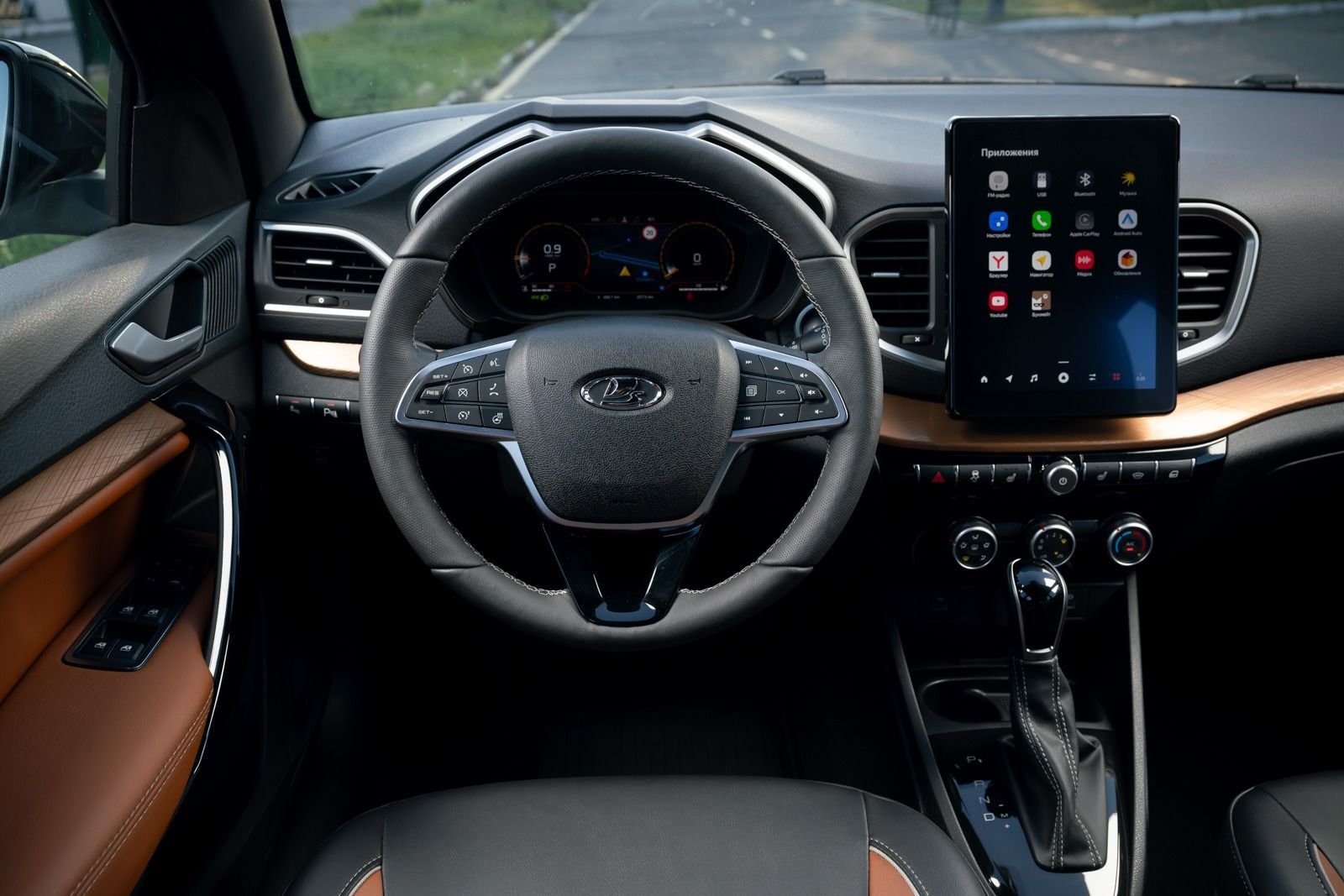 Старт продаж LADA Vesta с опциями безопасности и комфорта 
