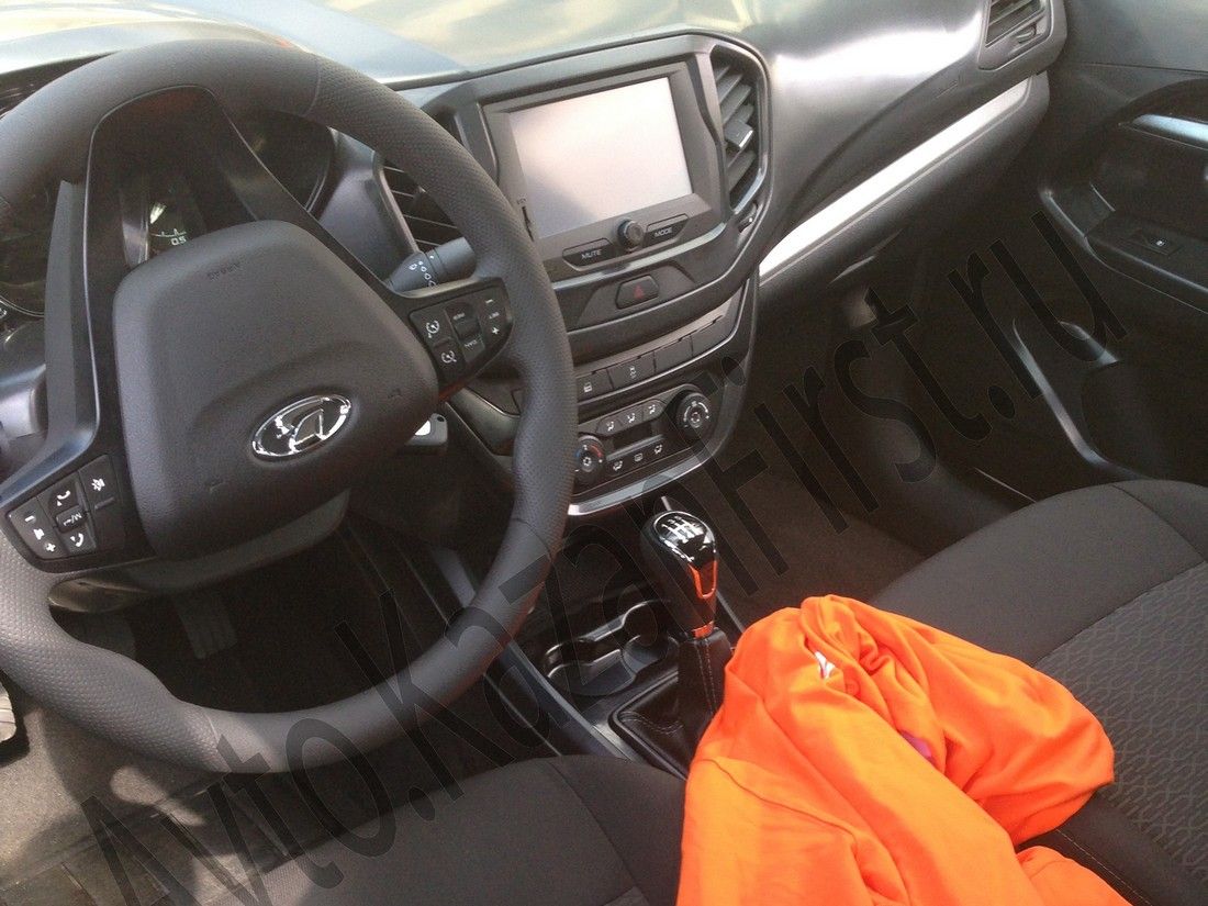 Салон LADA Vesta тоже показали на фото