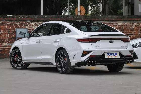 В России продают стильный седан Hyundai Lafesta 