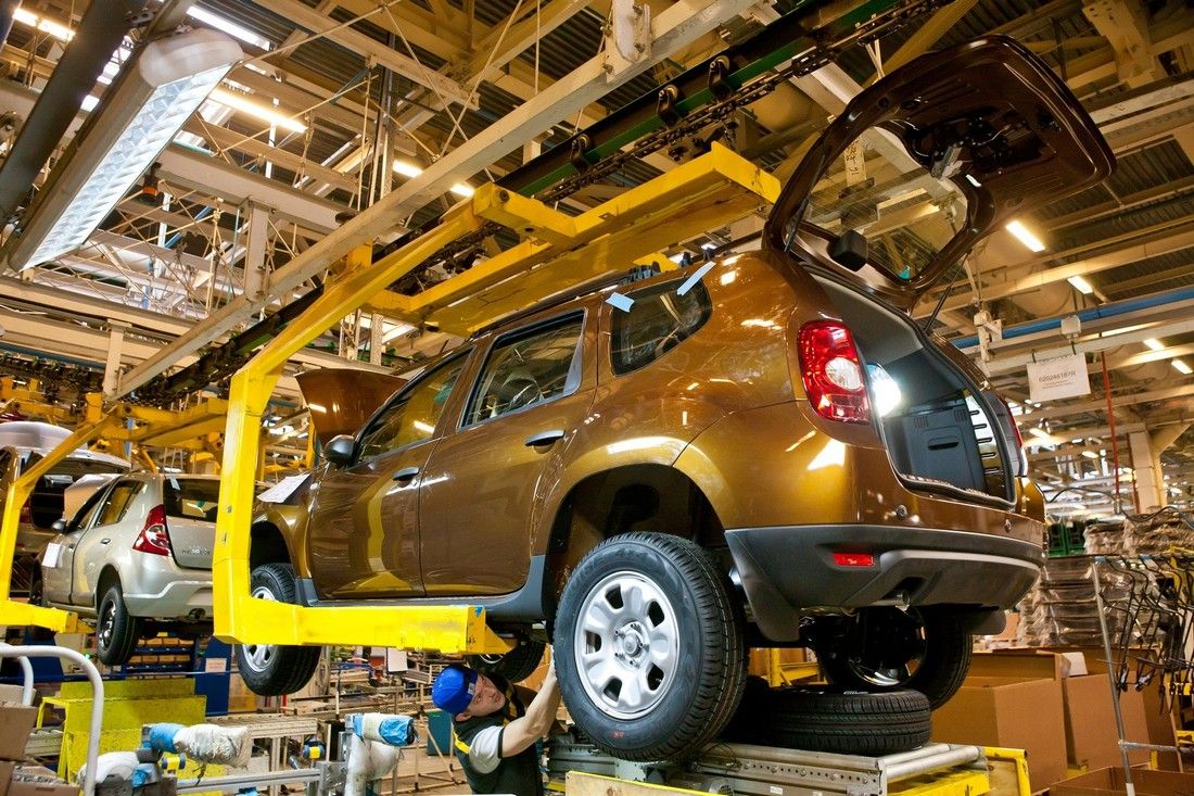 Renault приостановит производство в России