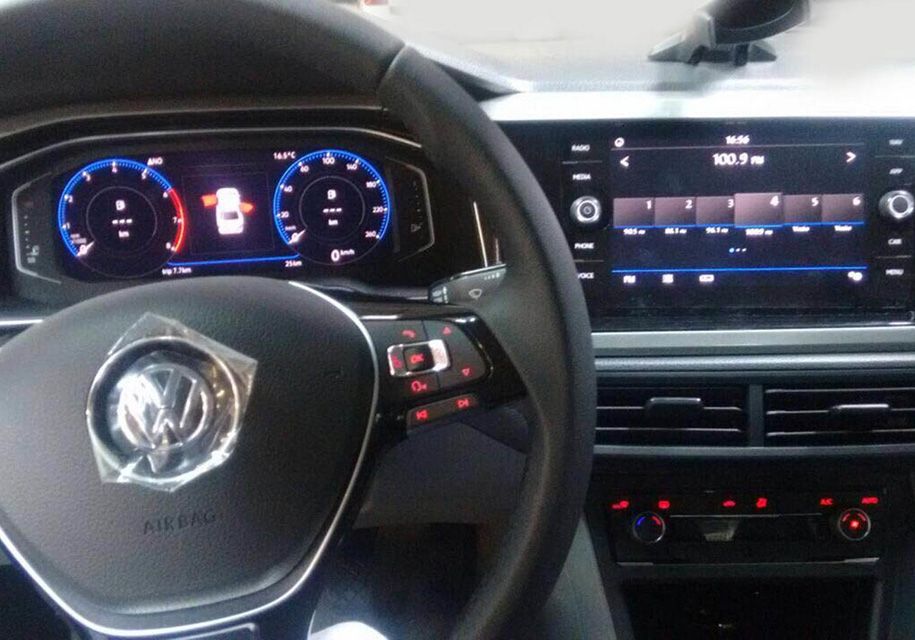 Новый седан VW Polo: цифровая приборка и фонари, как у Audi