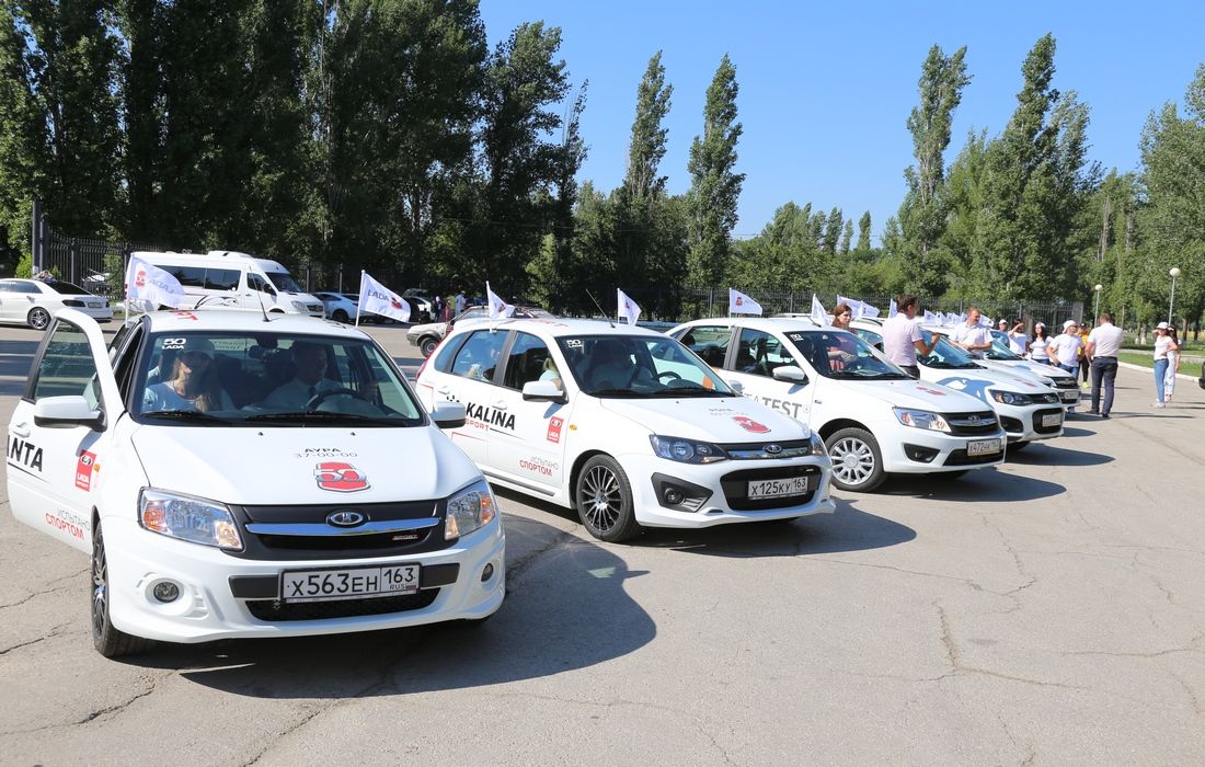 Дилеры провели АВТОПАРАД LADA