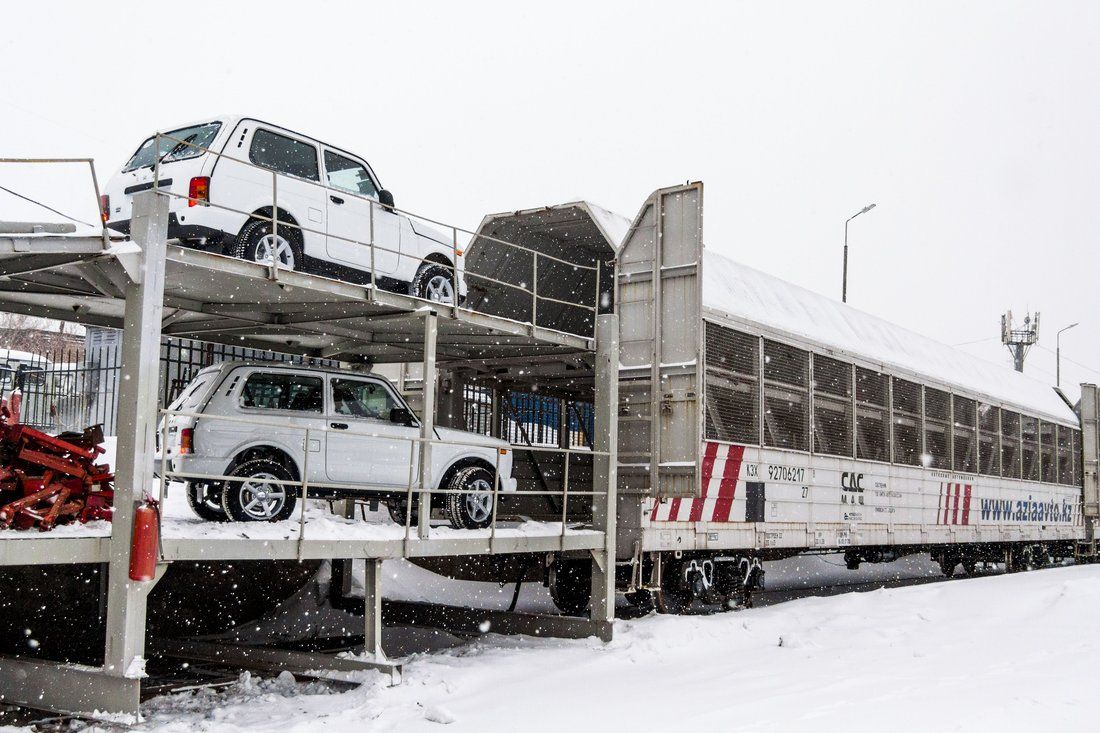 Первые вагоны с LADA 4x4  и надписью «Қазақстанда жасалған" ушли в Китай  
