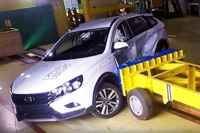 Универсал Lada Vesta Cross прошел боковой краш-тест