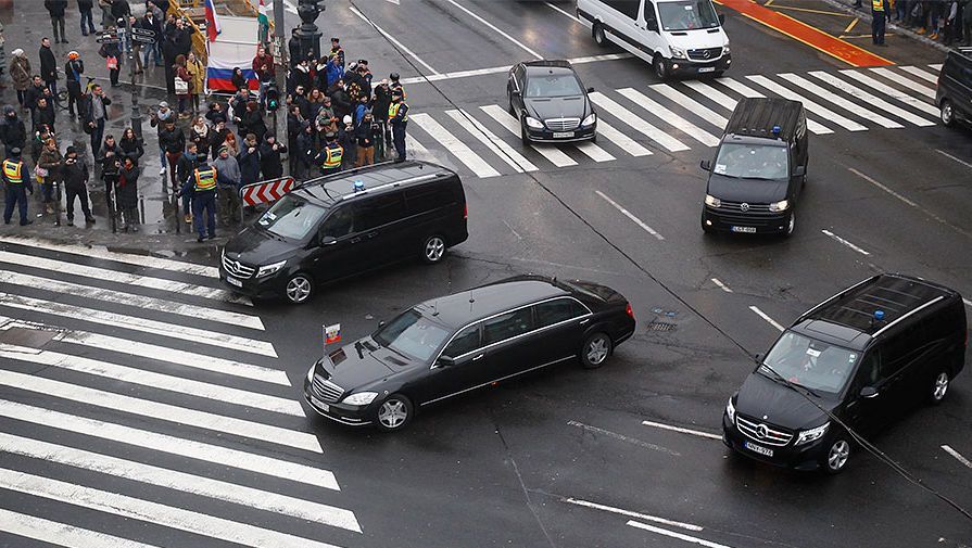 Предложено запретить западные автомобили для чиновников.