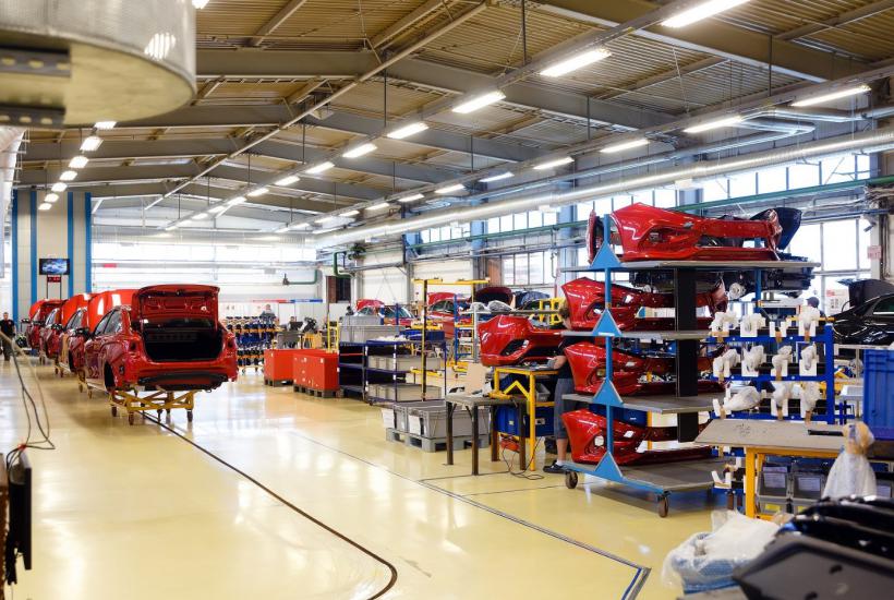 Названы причины приостановки производства моделей Lada Vesta и Niva 