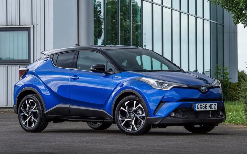 Кроссовер Toyota C-HR с полным приводом можно заказывать