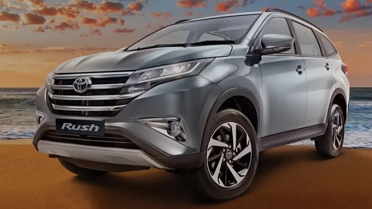 Подешевел семиместный кроссовер Toyota Rush