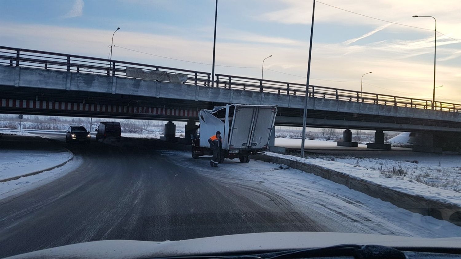 200-я газель застряла под «мостом глупости» в Петербурге