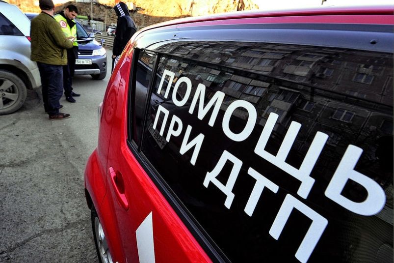 Чем Медведева привлекли аварийные комиссары? 