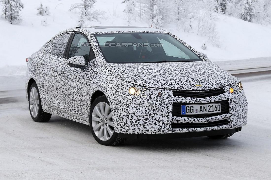 То ли Cruze, то ли Astra: пойман таинственный седан
