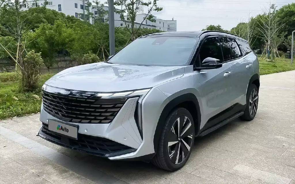 В РФ приехал новый Geely Atlas L за 2 млн рублей