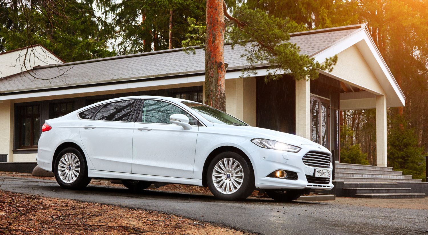 У Ford Mondeo улучшена оптика и системы безопасности. Без подорожания!