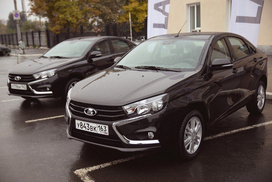 АВТОВАЗ подарил чиновникам пять седанов LADA Vesta