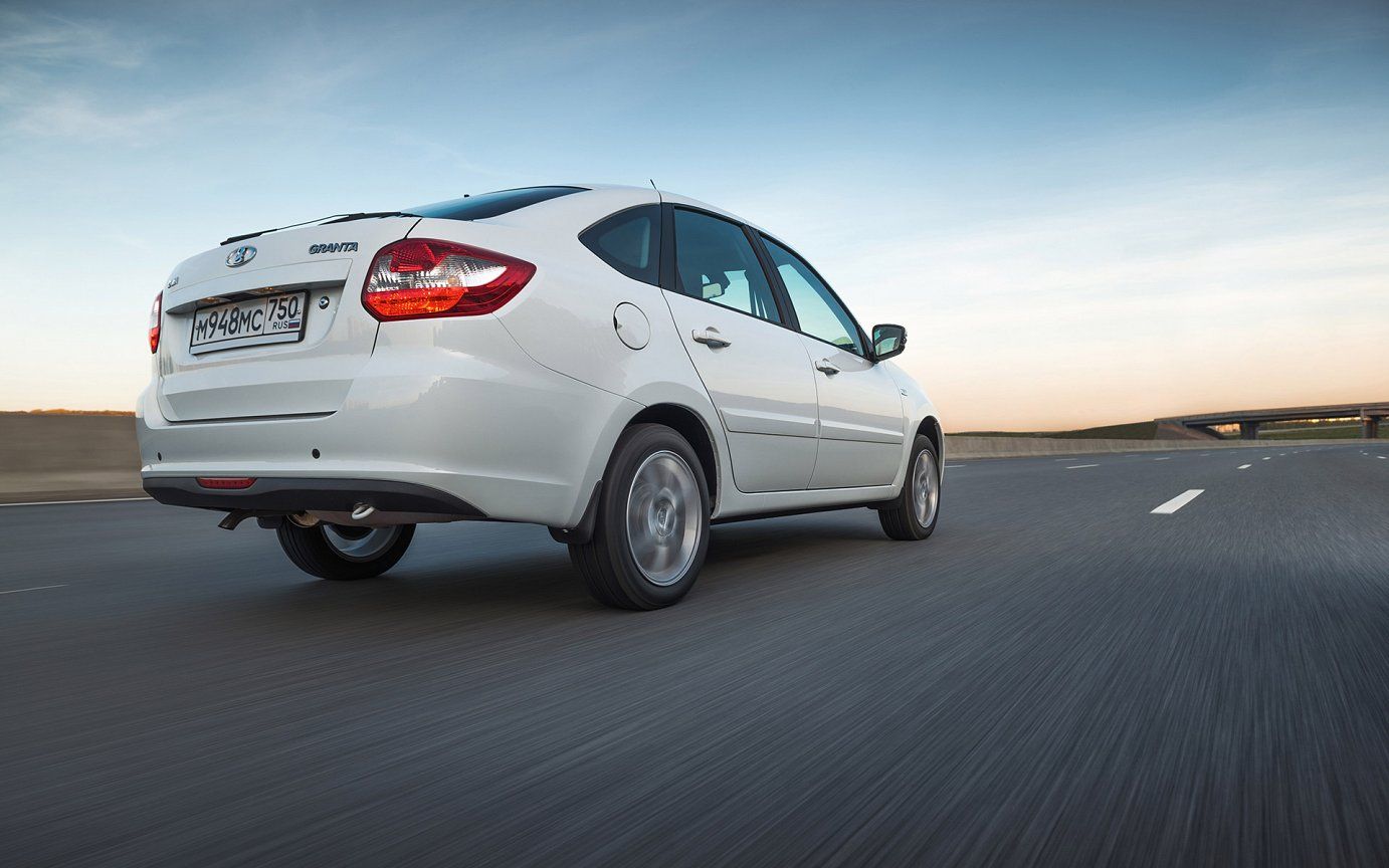 LADA увеличила продажи на падающем рынке