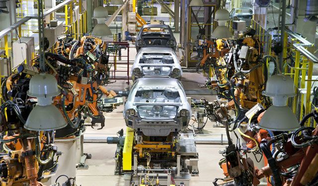 ГАЗ и КАМАЗ не будут выпускать автомобили до 22 января