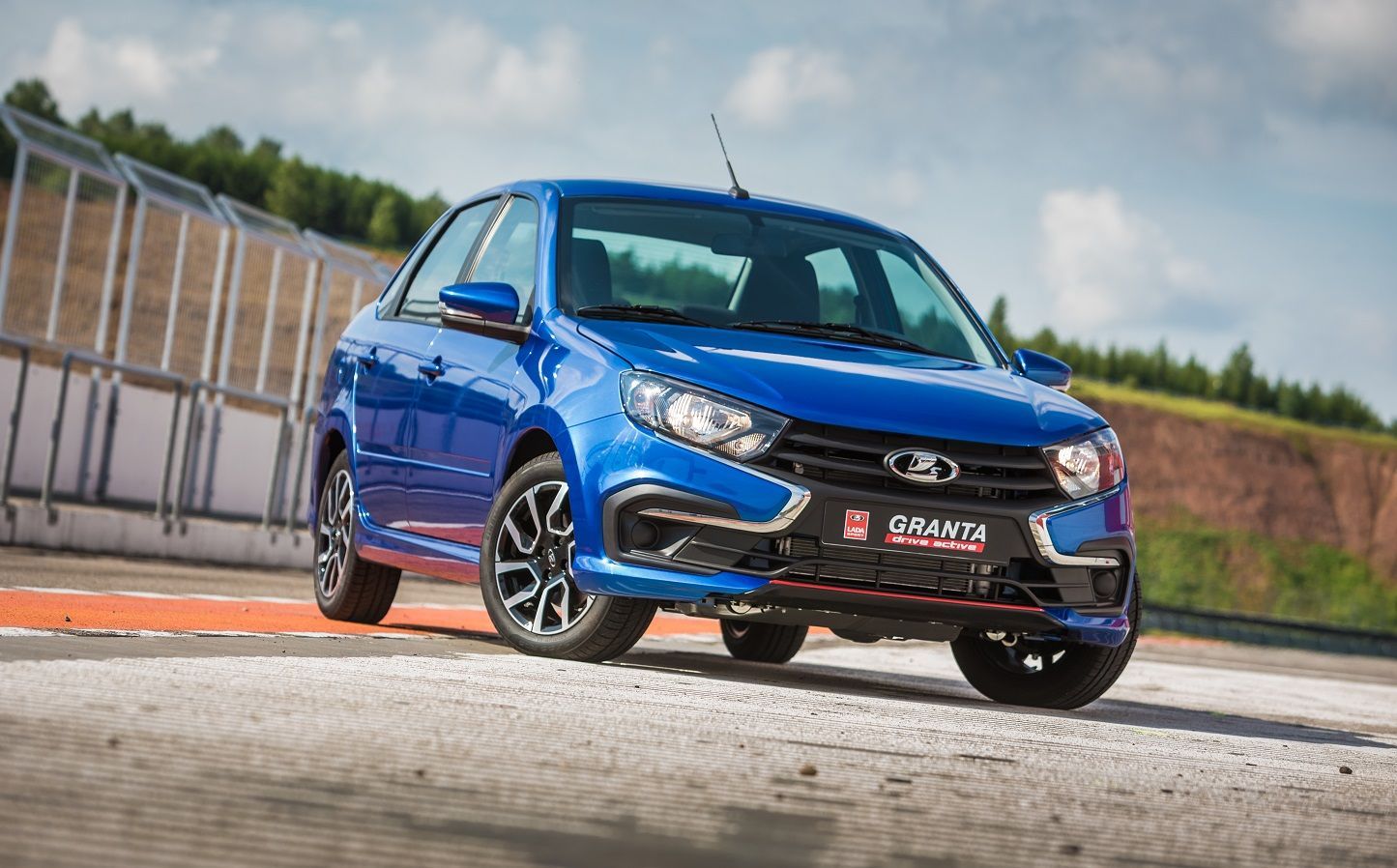 Продажи LADA в марте  выросли на 90%