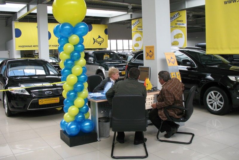 Продажи автомобилей в кредит резко сократились