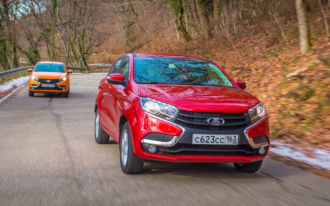 Продажи LADA Vesta и XRAY упали из-за выходных и дефицита