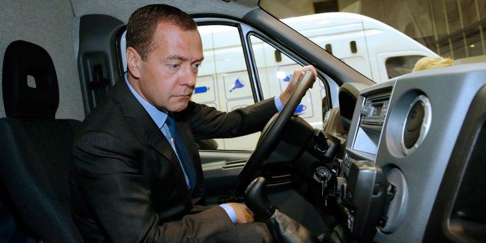 Медведев решил разобраться в нештрафуемых скоростных порогах