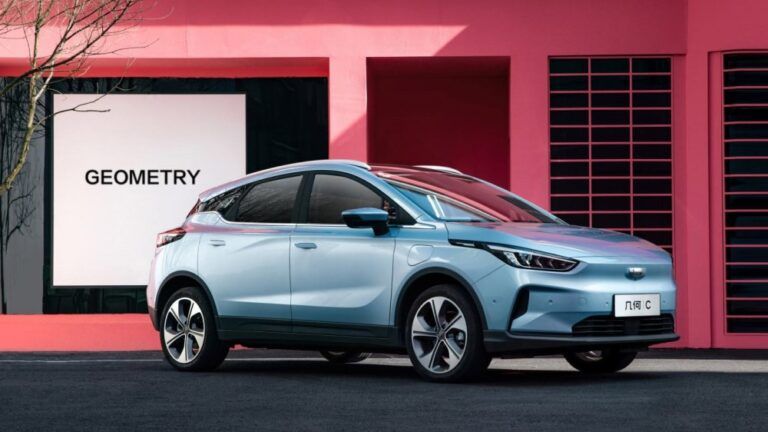 В Россию приехал электрокар хэтчбек Geely Geometry C  