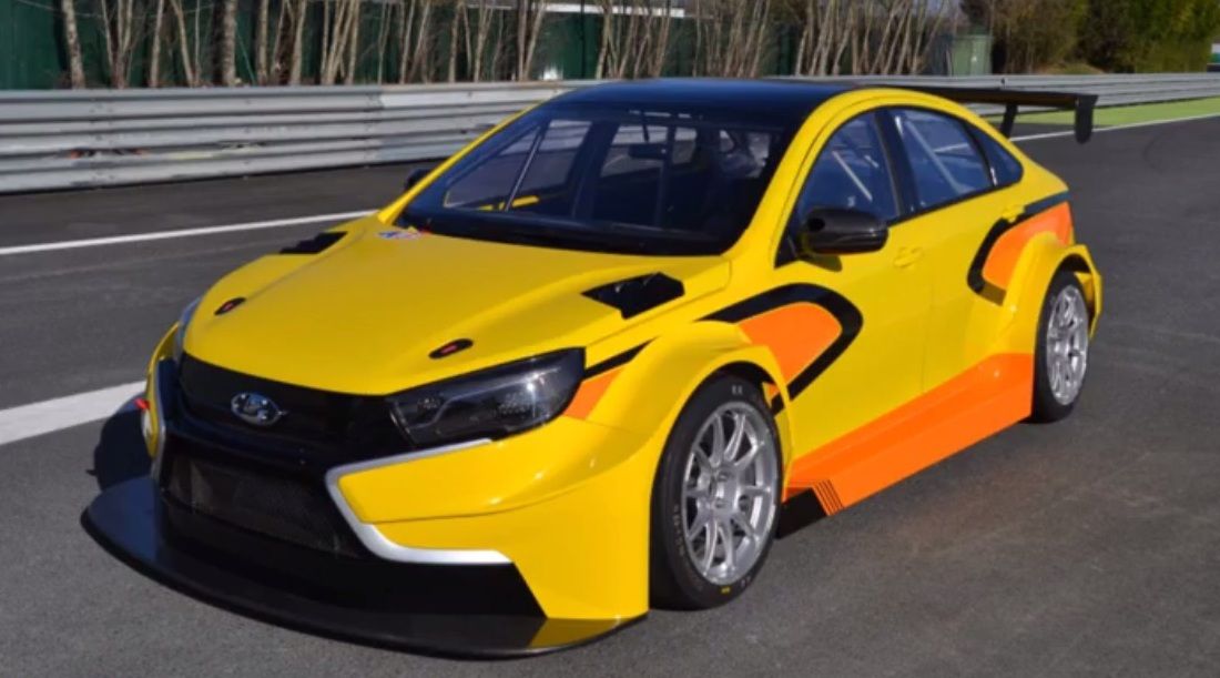 «Горячую» LADA Vesta показали на видео