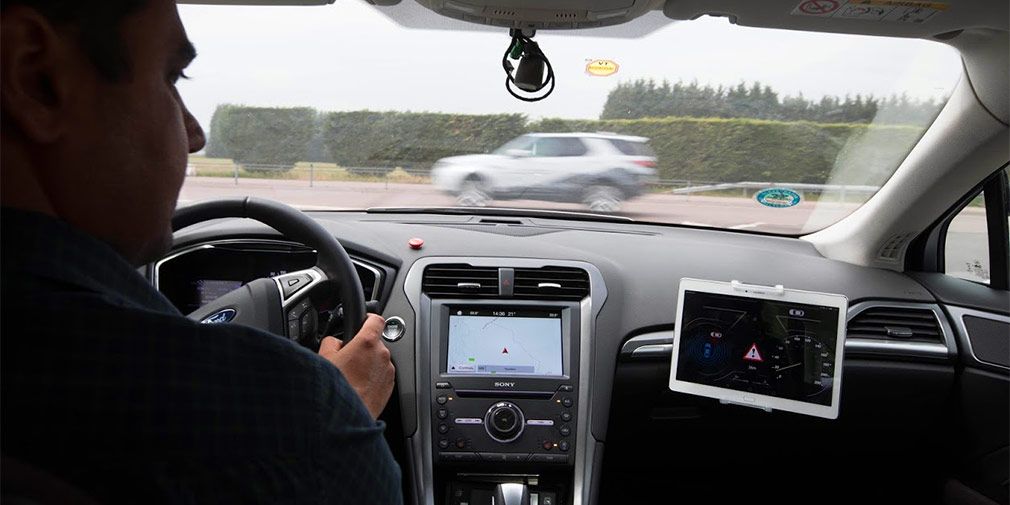 Автомобили Ford будут предупреждать водителей о машинах экстренных служб  