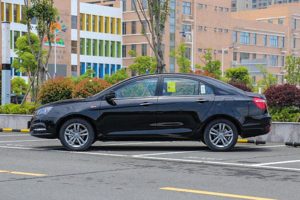В Geely назвали цену «народного седана» 