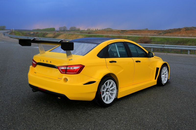 LADA Vesta TCR прошла первые испытания