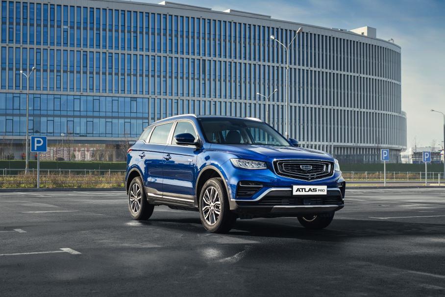 Geely раскрывает российские комплектации нового кроссовера Atlas Pro с системой мягкого гибрида