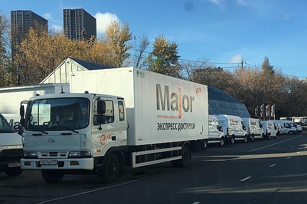Автодилеры стали торговать едой. К чему бы это?