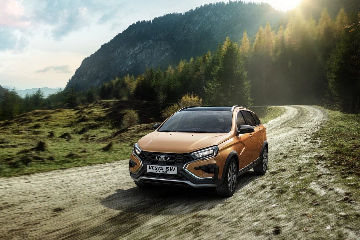  С конвейера «LADA Ижевск» сошла первая серийная LADA Vesta нового поколения