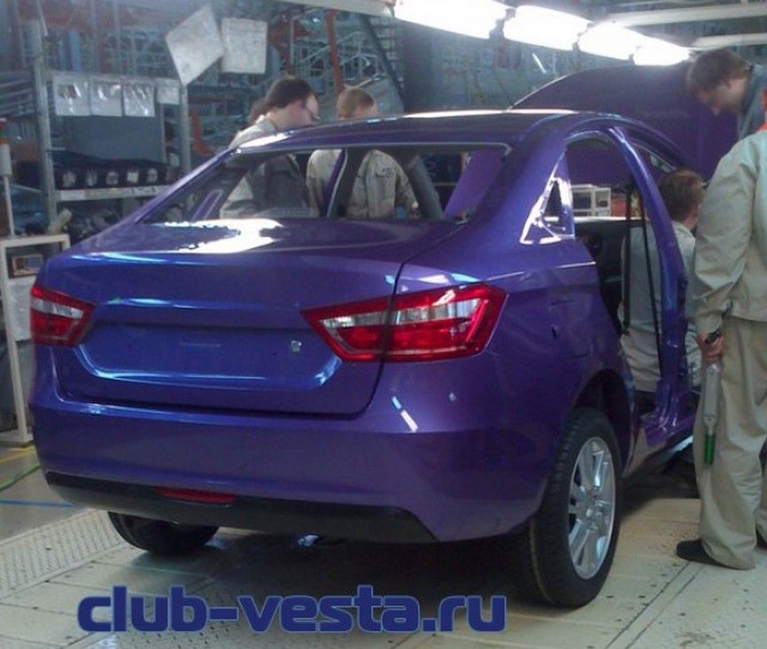У LADA Vesta будут яркие цвета. Новые фото седана с «ИжАвто»