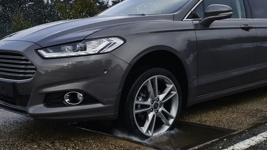 Новые Ford Focus научатся перепрыгивать через ямы 