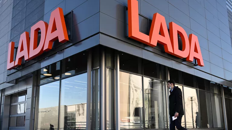 Продажи Lada в феврале упали 