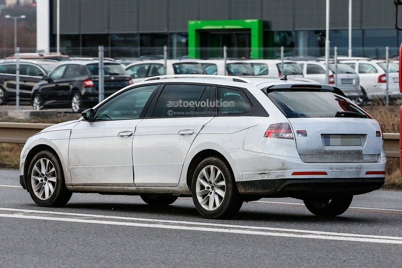 SKODA тестирует большой универсал