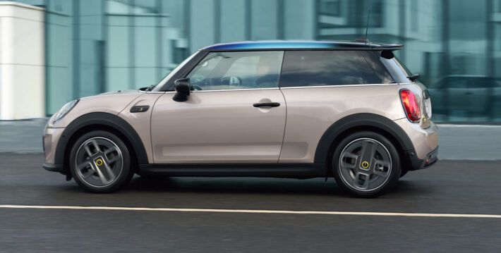 mini-cooper-se-scaled-e1642146034149-710x359.jpg