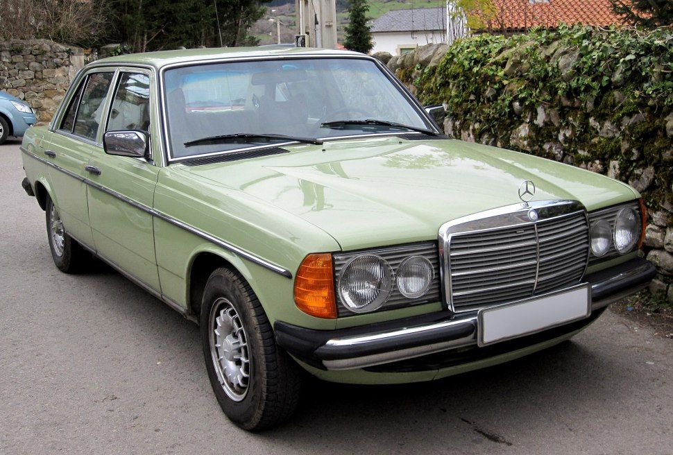 Mercedes-Benz-300-W123.jpg