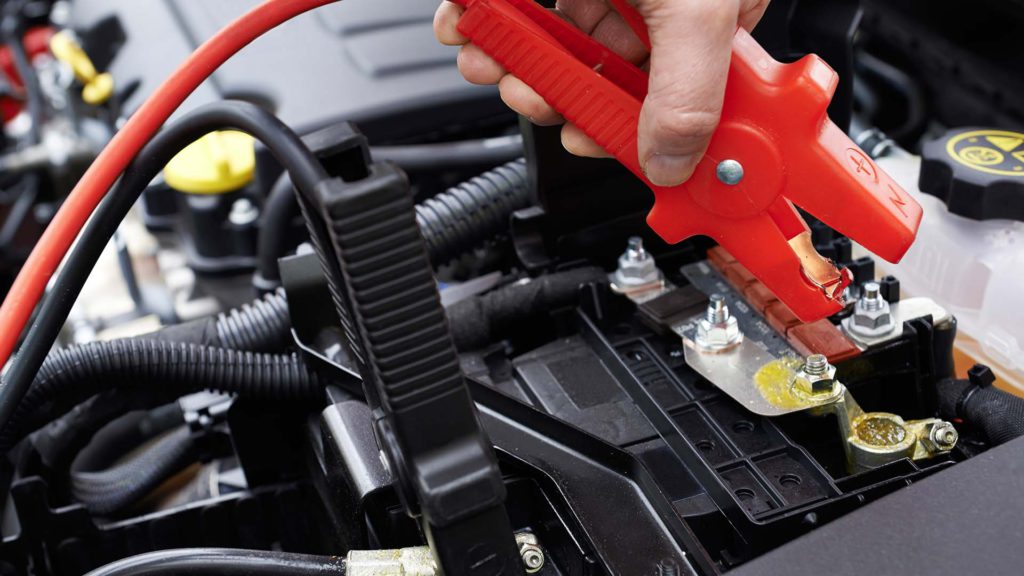 Как проверить заряд аккумулятора автомобиля в домашних условиях