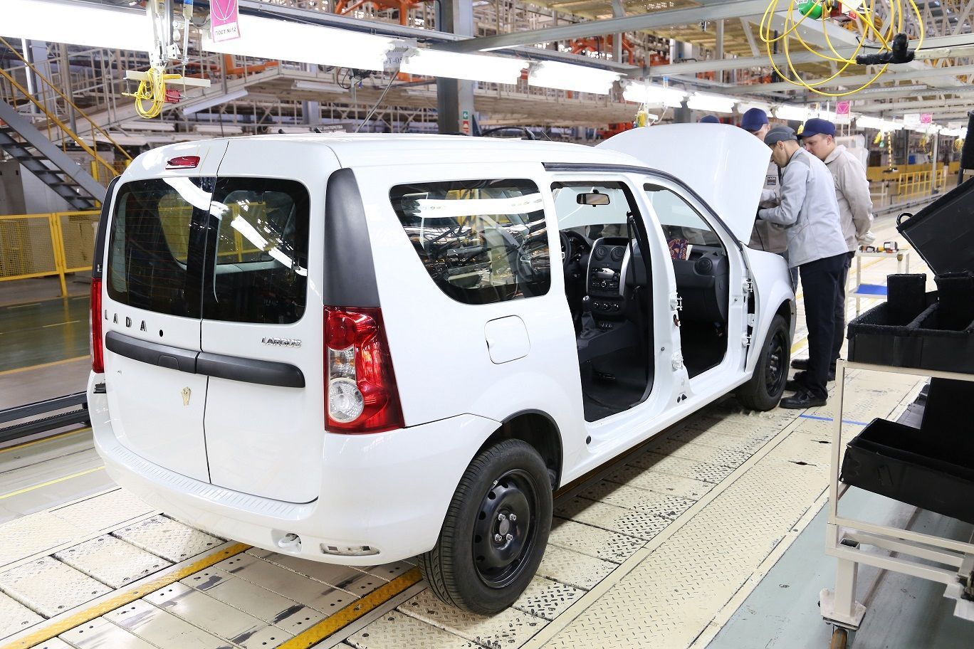 'Лада Ижевск' начала тестовую сборку пассажирской версии LADA Largus