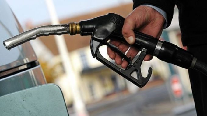 Дешевле не будет: цены на топливо встали