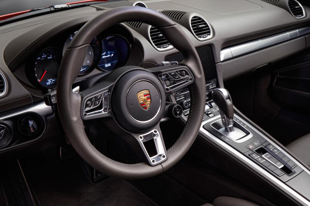 Porsche 718 Boxster: магия цифр