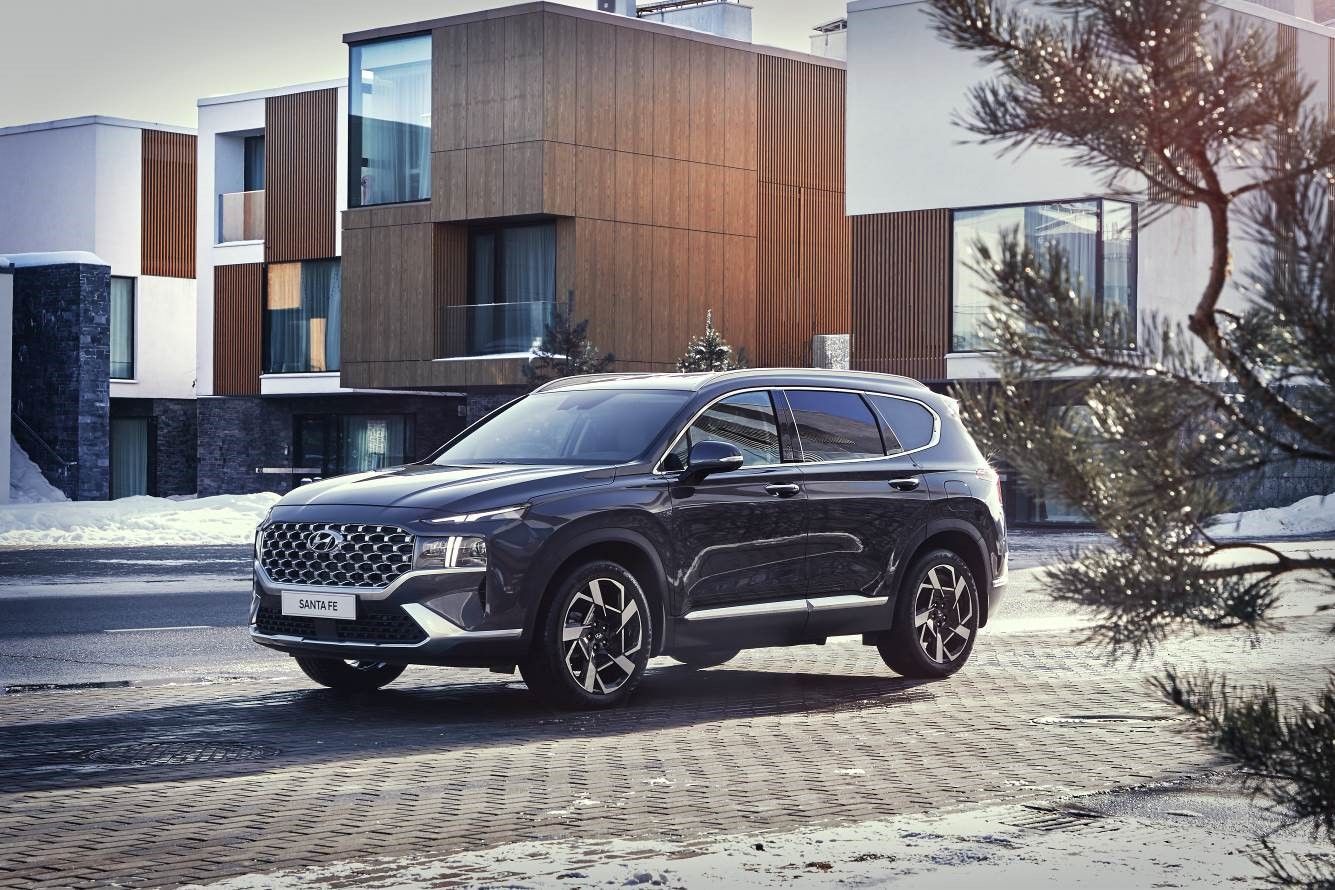 На российский рынок "выехал" обновленный  Hyundai Santa Fe