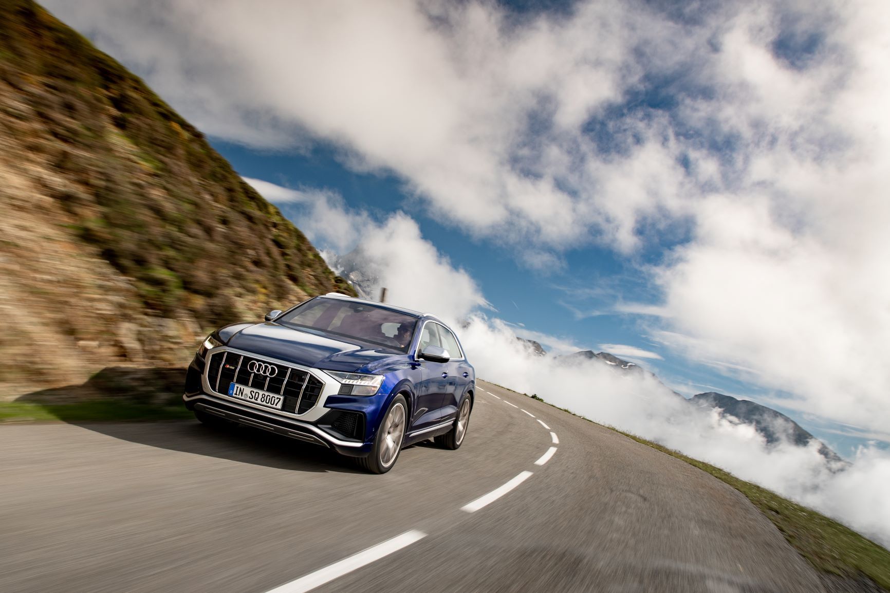 Rупе-кроссовер Audi SQ8 наконец приехал в Россию
