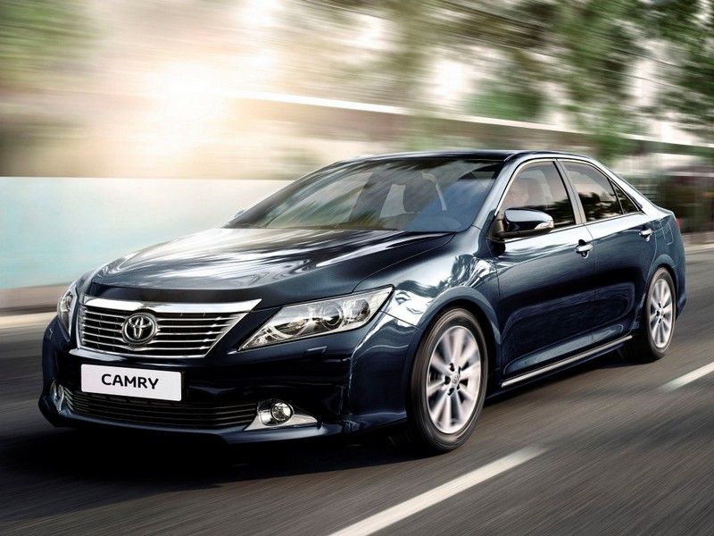 Toyota отзывает более 100 тысяч седанов Camry в России