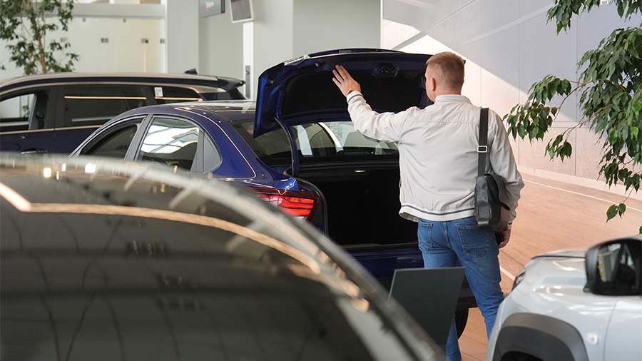 Посчитали среднюю цену нового российского автомобиля 