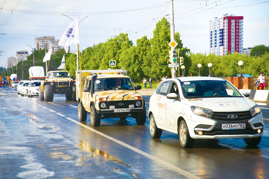 По улицам Тольятти прошел АВТОПАРАД-2016
