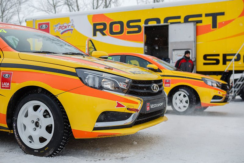 Рождественская Гонка Чемпионов: LADA Vesta и 16 топ-пилотов